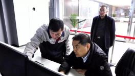 縣長帶隊(duì)夜查環(huán)保，察看中聯(lián)水泥廠區(qū)監(jiān)控！