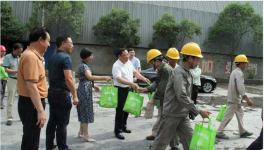 縣長湯明赴花林水泥送職工“清涼禮包”！