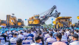 下線！交付！發(fā)車！徐工頂級“巨無霸”三箭齊發(fā)！